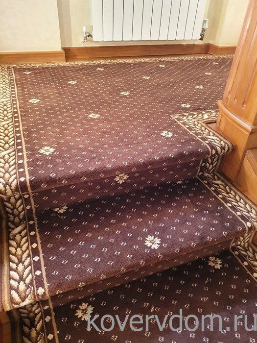 Полушерстяная ковровая дорожка CLASSIC brown с укладкой на лестницу