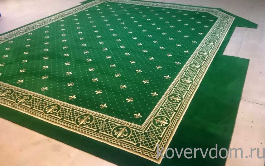 Полушерстяной ковер LILIA зеленый с бордюром нестандартного размера и формы